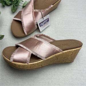 Skechers Beverlee Delighted Luxe Foam Sandals Pink Satin Slip On Wedge Size 7.5